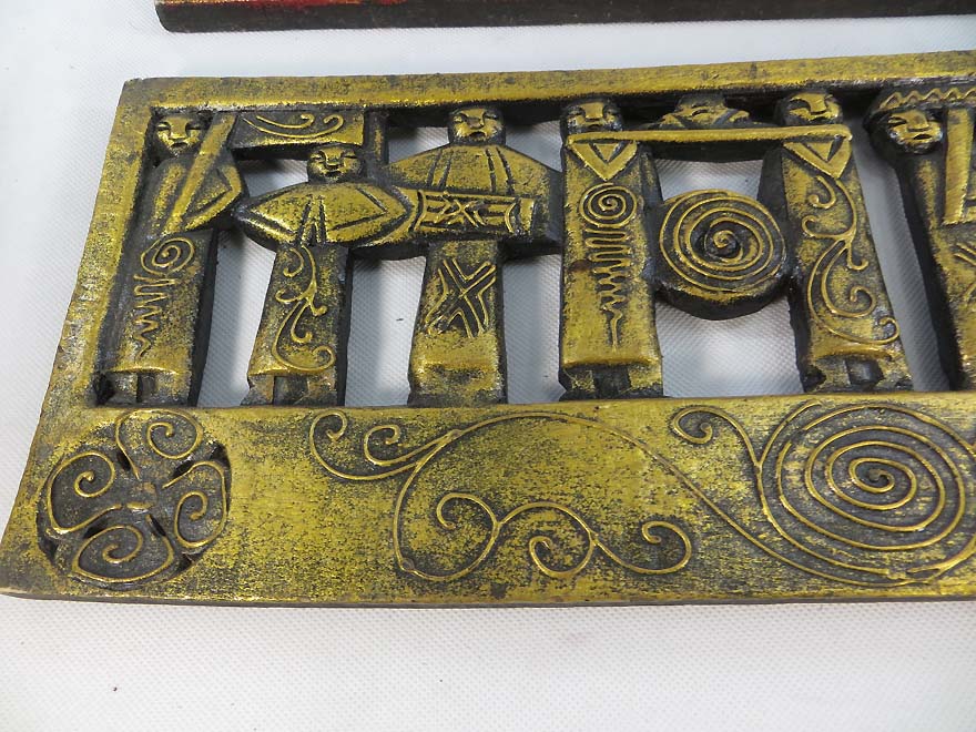 gold-tone-wall-plaque-1e