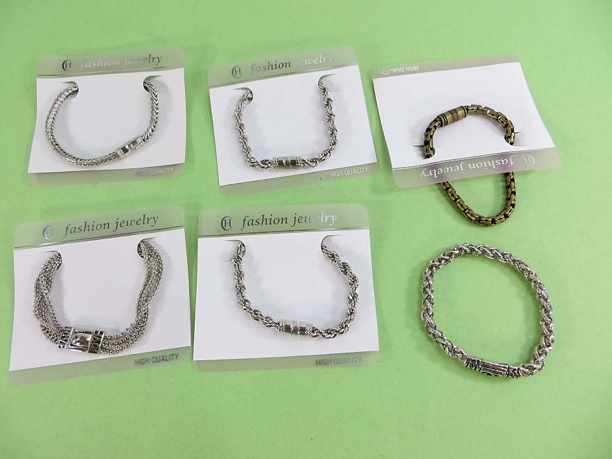 magnetic-closure-bracelet-1a