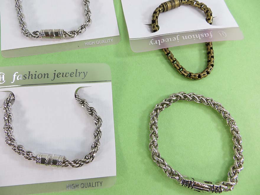 magnetic-closure-bracelet-1b