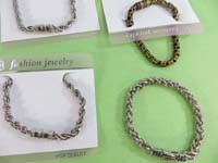 magnetic-closure-bracelet-1b