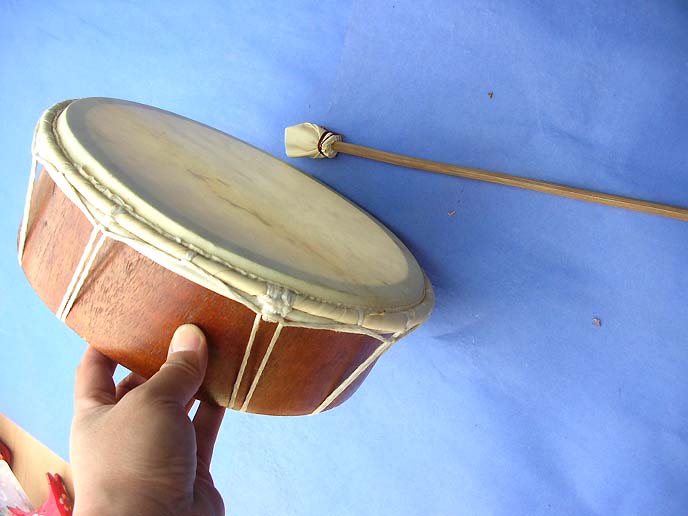 native-handheld-drum-1b