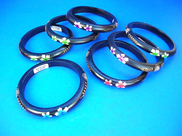 indonesia-wooden-bangles-04
