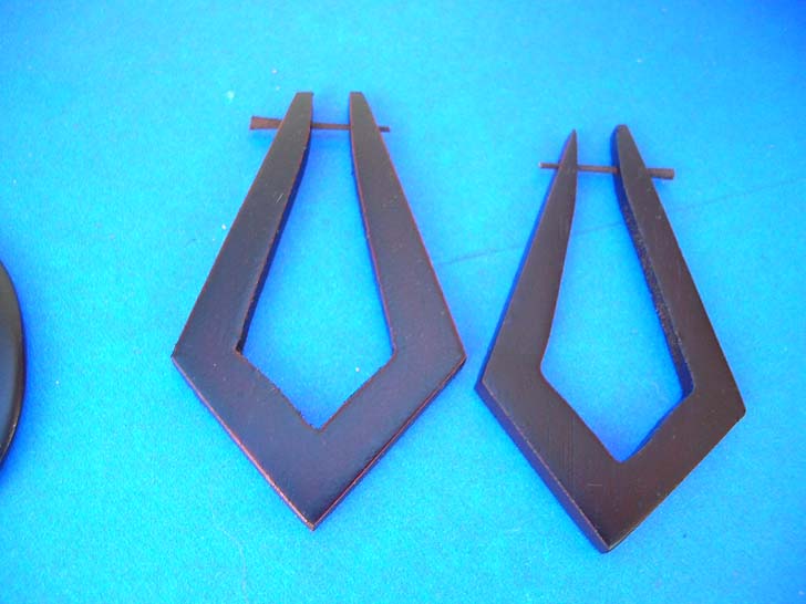 wooden-peg-earrings-b16