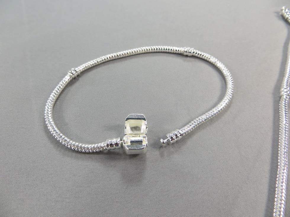 charm-bracelet-clap-shell-closure-1b