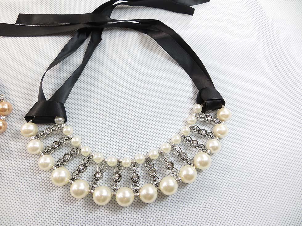 faux-pearl-ribbon-choker-2c