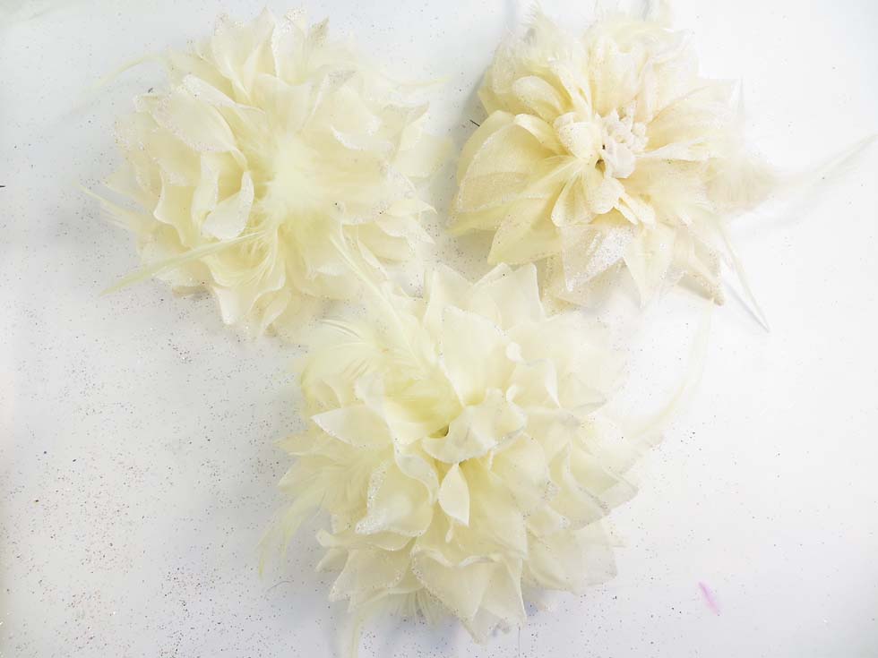 feather-glitter-flower-corsage-brooch-pin-ponytail-holder-01a