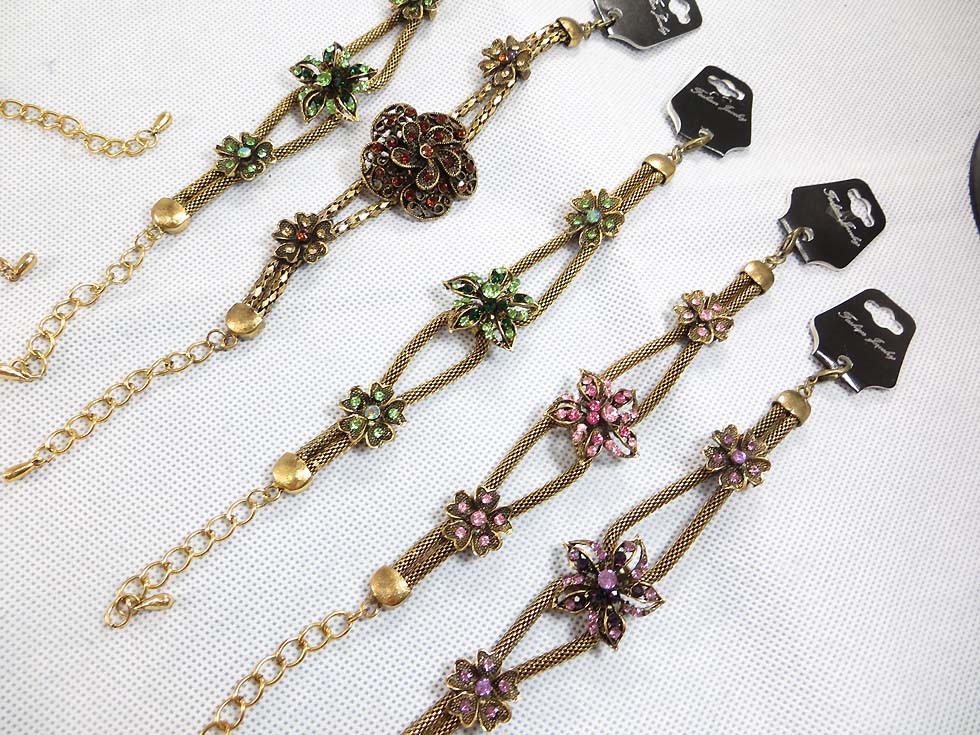 vintage-retro-cz-bracelet-gold-tone-1d