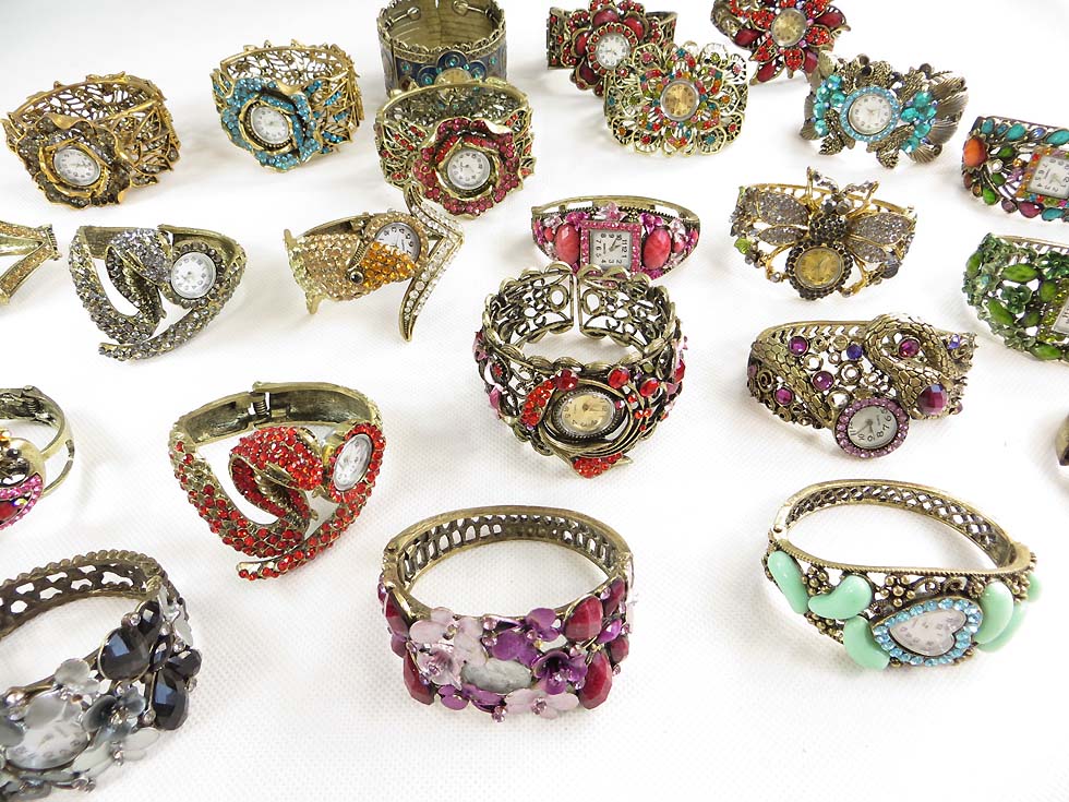 vintage-retro-watch-crystal-faux-gemstone-bangle-2a