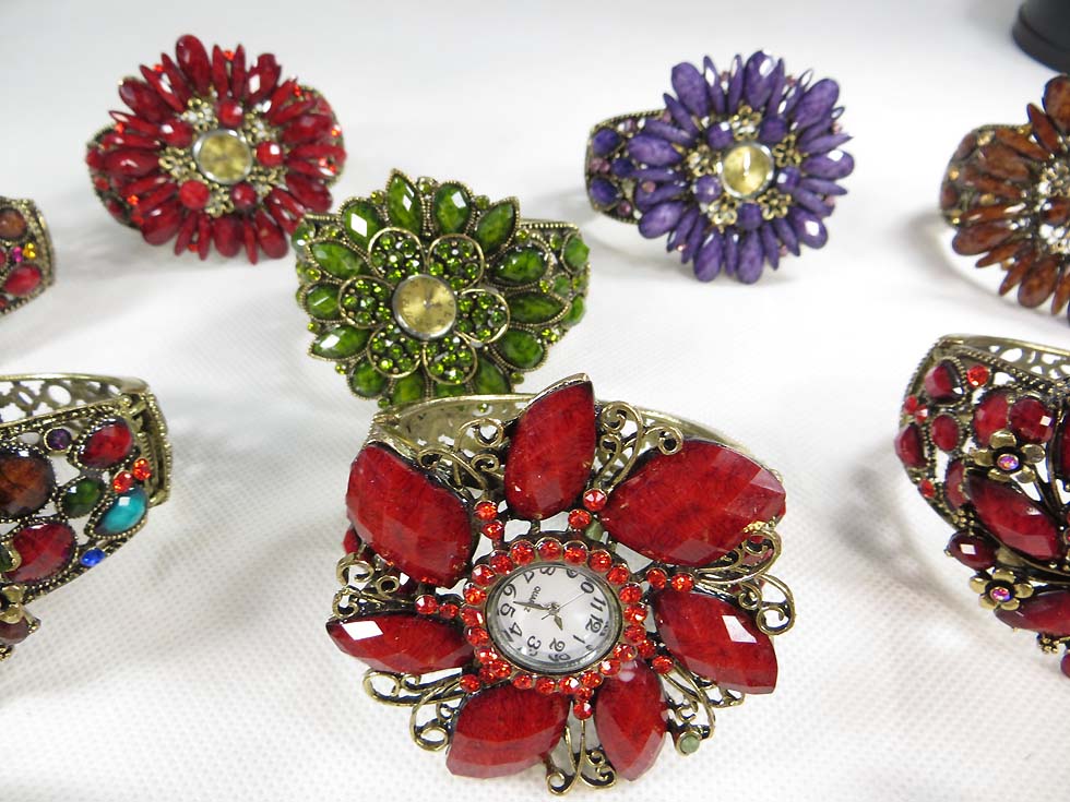 vintage-retro-watch-crystal-faux-gemstone-bangle-3d