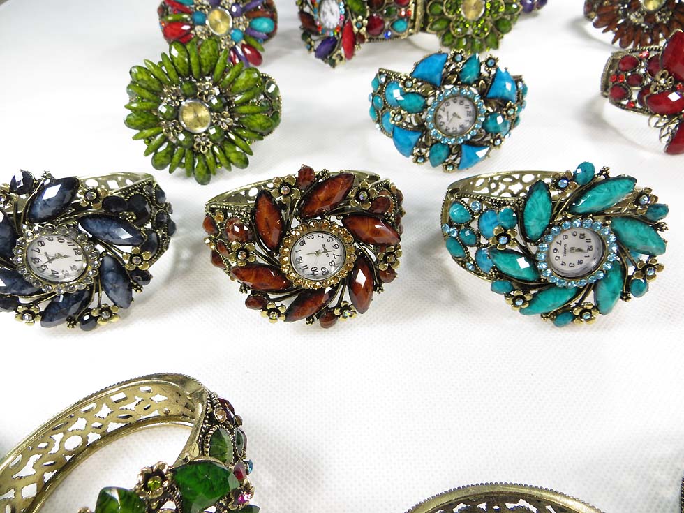 vintage-retro-watch-crystal-faux-gemstone-bangle-3f