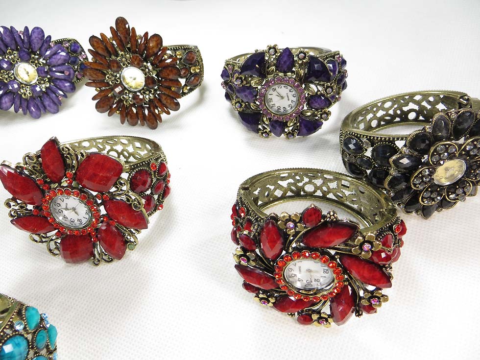 vintage-retro-watch-crystal-faux-gemstone-bangle-3k