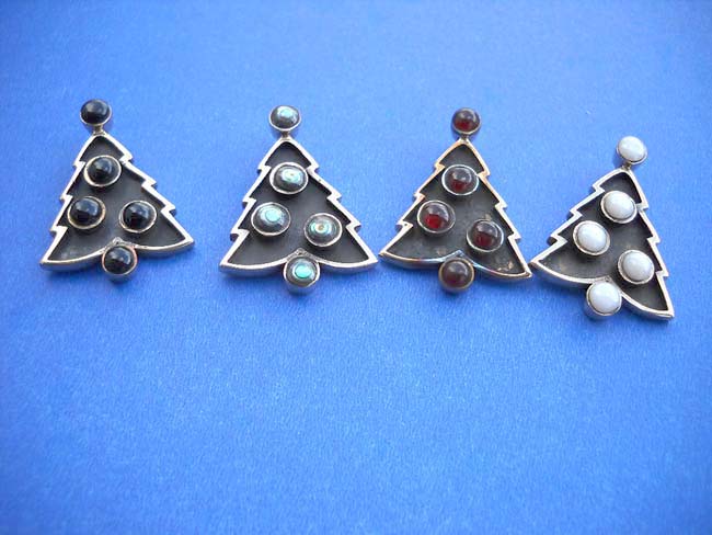 Christmas tree bronze pendant with dotted gemstone design Pendant Stone: Black or red onyx, blue or green turquoise, seashell, buy wholesale