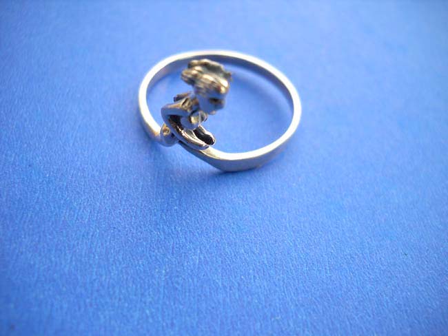Running lady bronze ring