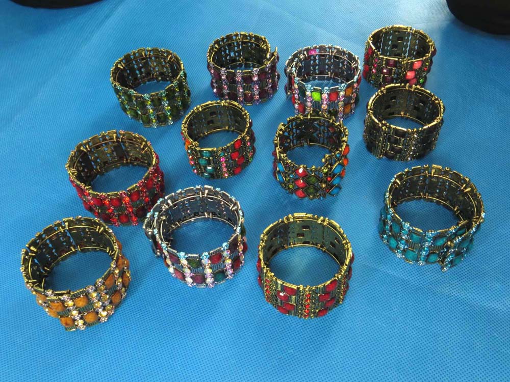 vintage-bangle-74h