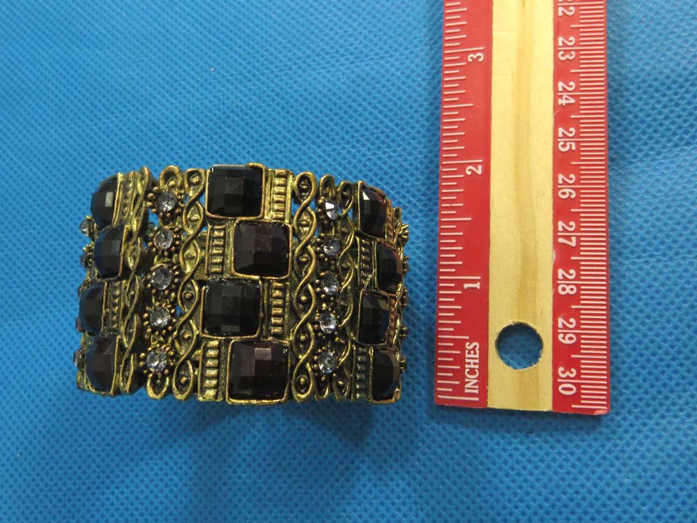 vintage-bangle-74o