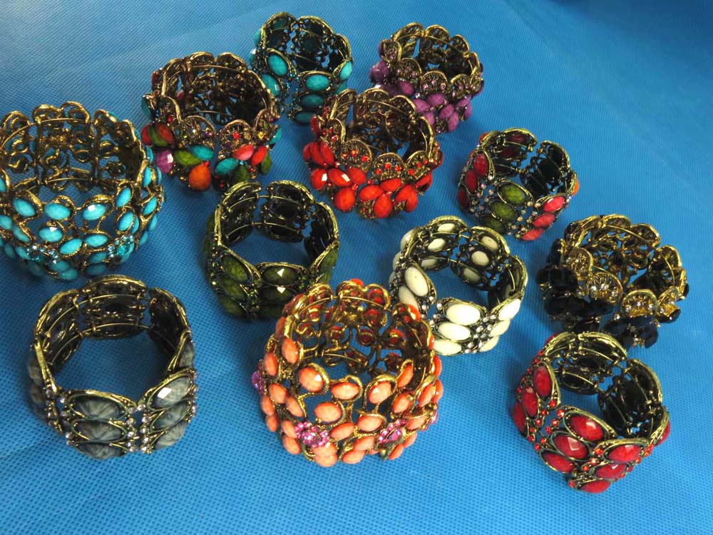 vintage-bangle-75h