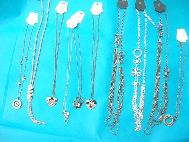costume-necklaces-long-chains-8f