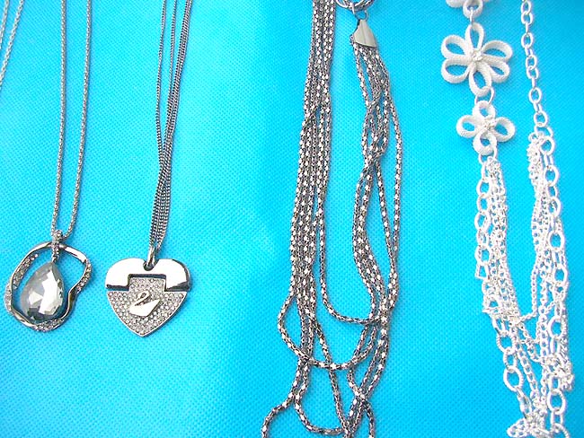 costume-necklaces-long-chains-8i