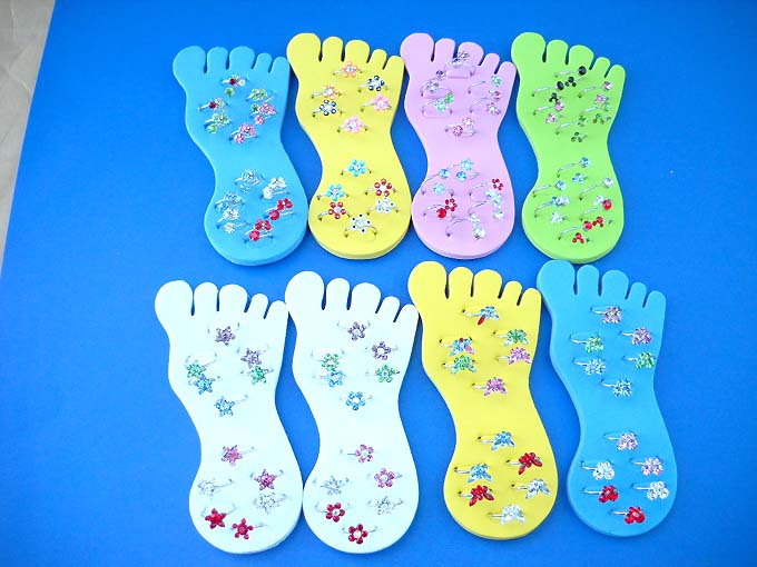 Assortment of rhinestone toe fashionable toe ring. Comes with cutie foot foam display, wholesale jewellery suppliers
