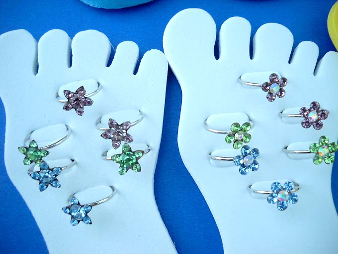 Assortment of rhinestone toe fashionable toe ring. Comes with cutie foot foam display, Wholesale Products