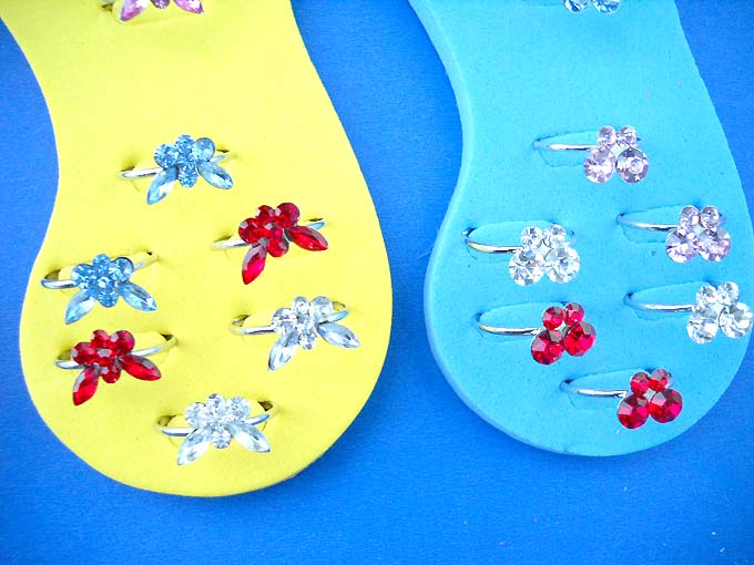 Assortment of rhinestone toe fashionable toe ring. Comes with cutie foot foam display, Wholesale giftware