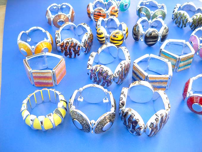 Fashion enlarge hip hop painting bead strech bracelet, randomly picked by our staffs