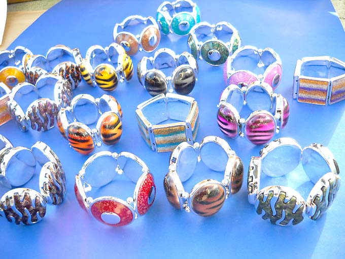 Fashion enlarge hip hop painting bead strech bracelet, randomly picked by our staffs