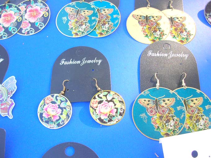 dangle-pierced-hook-earrings-1c-painted-flower-butterfly
