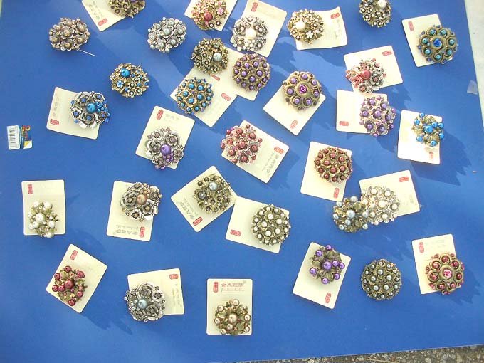 faux-pearl-retro-vintage-brooches-1a-pins