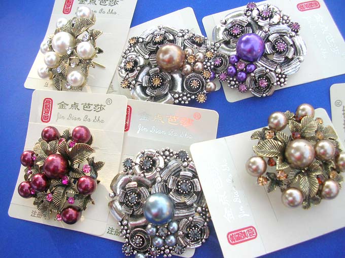 faux-pearl-retro-vintage-brooches-1c-pins