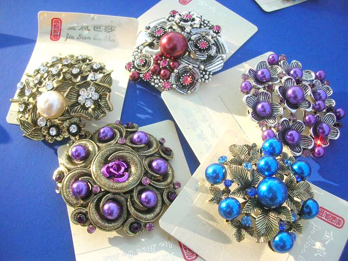 faux-pearl-retro-vintage-brooches-1e-pins