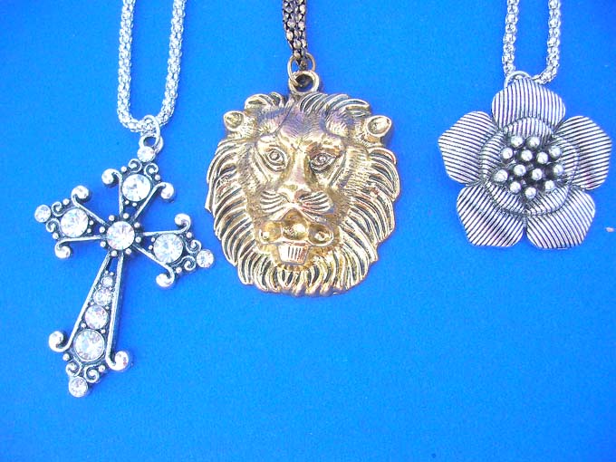 long-chain-pendant-necklace-1g