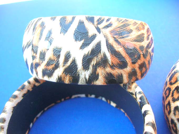wide-bangle-animal-skin-1b
