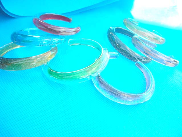 hand-blown-glass-bangle-500m