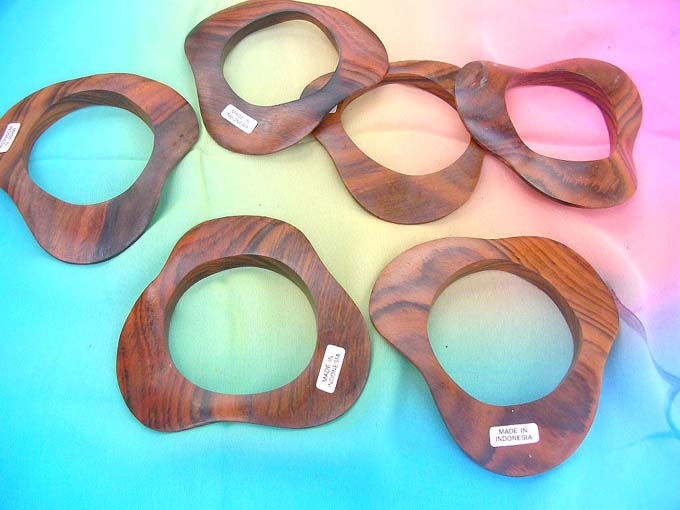 wave-wooden-bangle-302