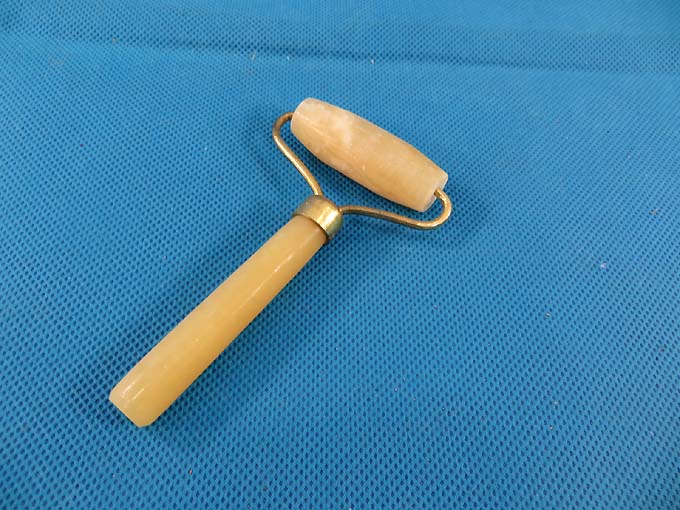 chinese-jade-massage-roller-1