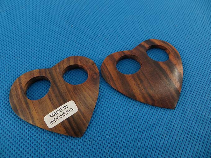 sarong-buckle-pareo-holder-wood-2b