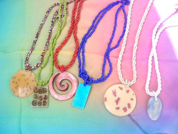 bali-resin-necklaces-02