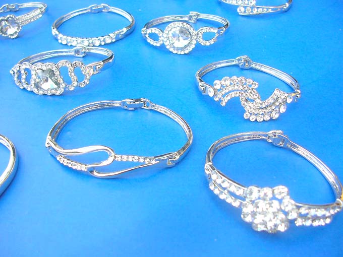 cz-crystal-bangle-300b