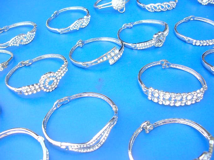 cz-crystal-bangle-300g