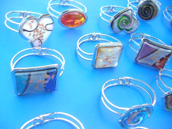 hinged-bangle-glass-b
