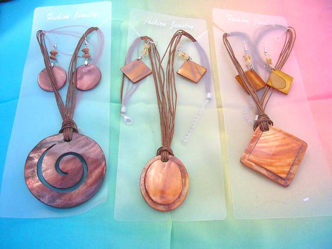large-shell-necklace-earring-set-703