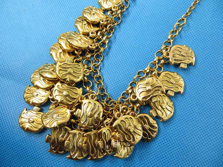bib-necklaces-gold-tone-1l