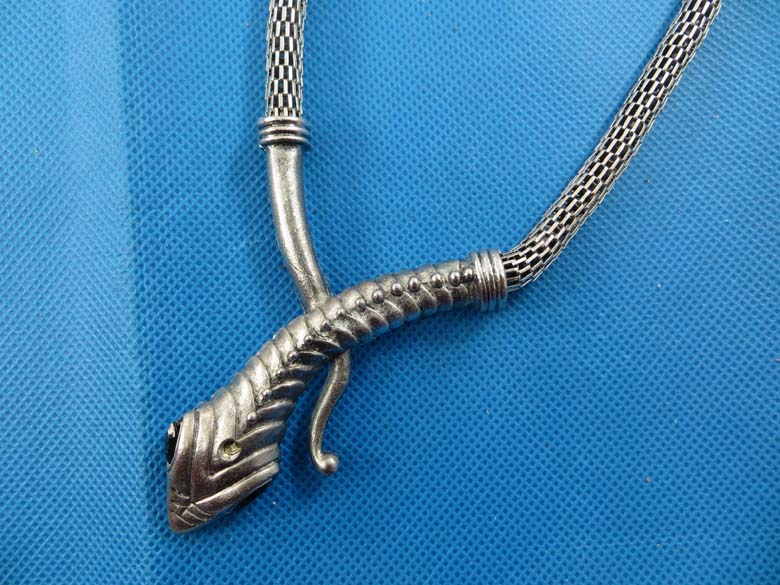 bib-necklaces-silver-tone-2c