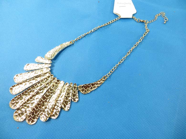 bib-necklaces-silver-tone-2e