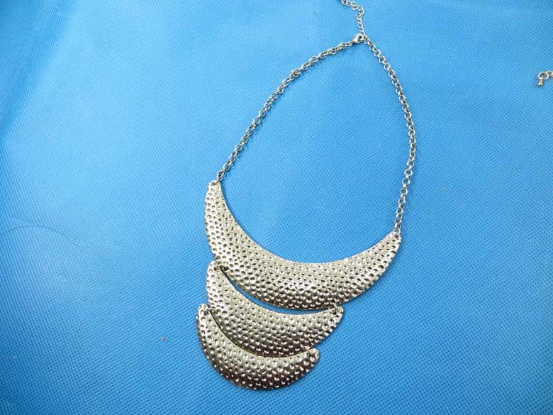 bib-necklaces-silver-tone-2h