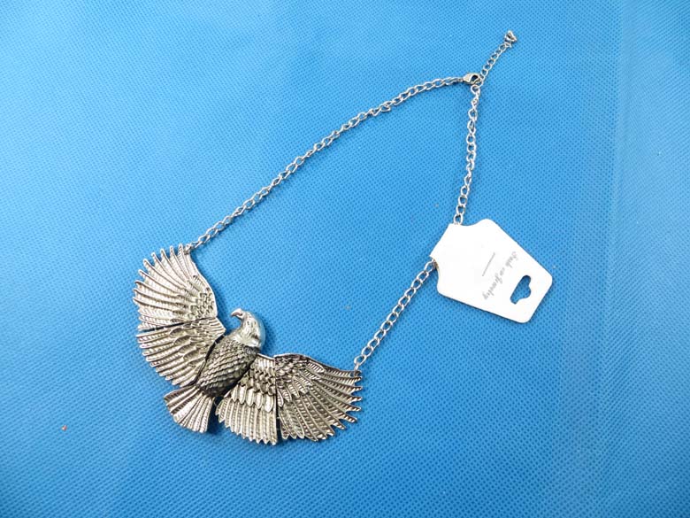 bib-necklaces-silver-tone-2k