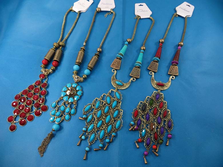 chuncky-vintage-retro-necklaces-10a