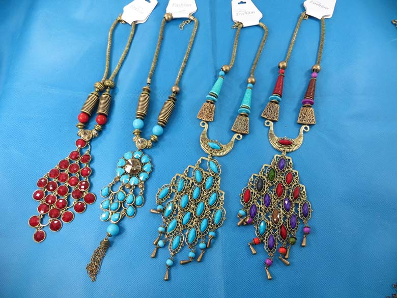 chuncky-vintage-retro-necklaces-10b