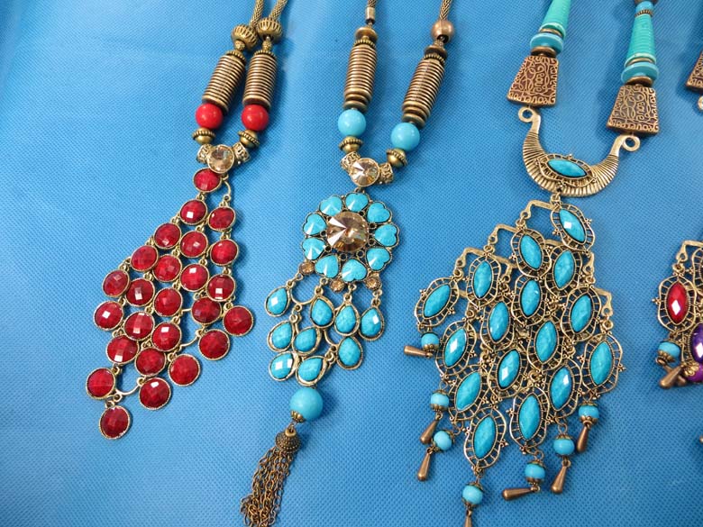 chuncky-vintage-retro-necklaces-10c